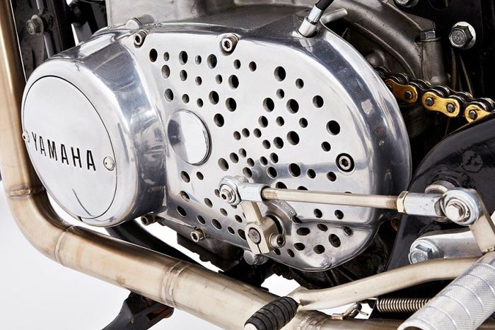 Yamaha XS650 1975 cafe racer dengan rak sepeda gowes milik Tony Pereira, dilansir oleh Bikeexif.com