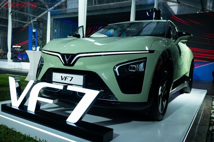Update harga VinFast VF 7 Standard/ECO tahun 2026.