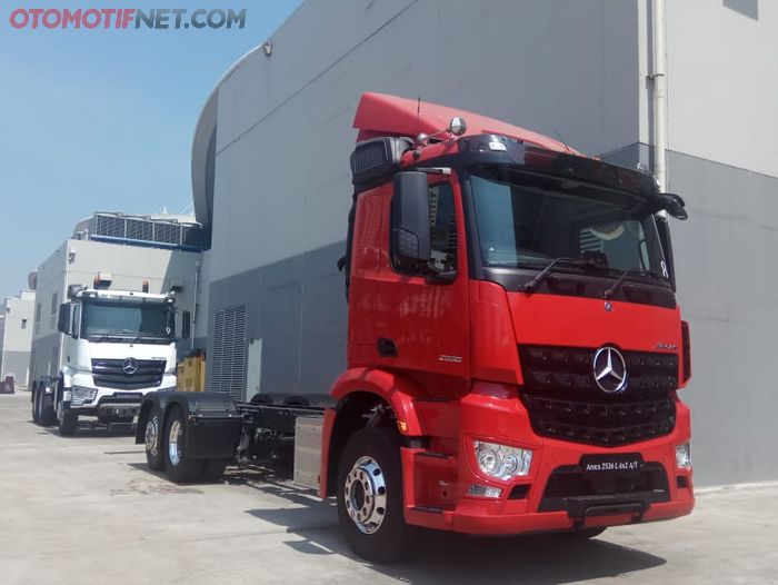 Mercedes-Benz truck lewat PT Daimler Commercial Vehicles Indonesia (DCVI) memperkenalkan dua produk terbarunya, Actros dan Arocs