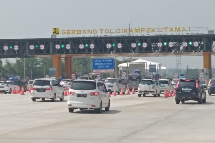 Ilustrasi situasi lalu lintasi di Gerbang Tol Cikampek Utama 1 