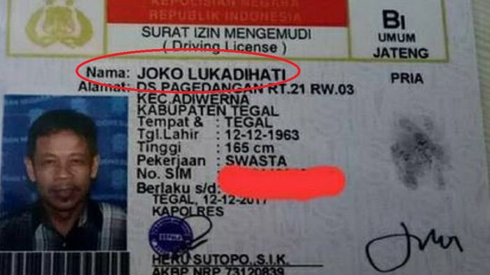 Silakan deh pelototin nama lengkapnya