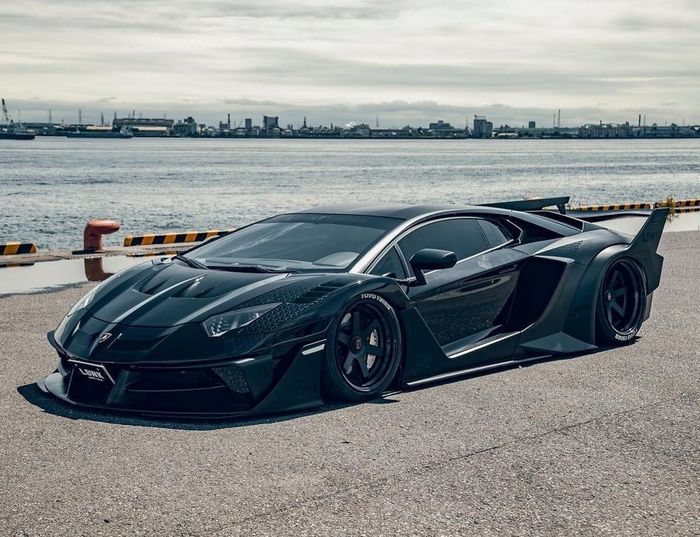 Modifikasi Lamborghini Aventador ala Liberty Walk tampil radikan dan misterius