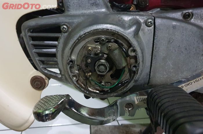 Platina pada Honda Astrea series berfungsi sebagai timing pengapian