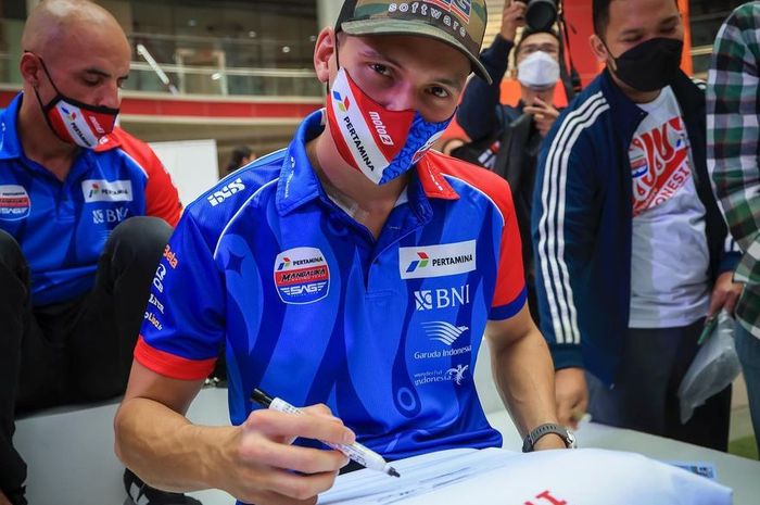 Tiba lebih awal, Bo Bendsneyder memiliki untuk jalan-jalan menjelajahi pulau Lombok sebelum MotoGP Indonesia 2022