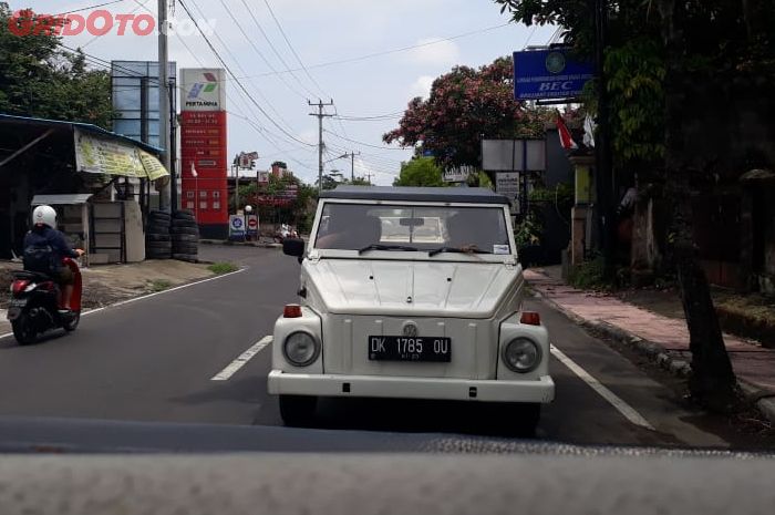 Salah satu VW Safari milik anggota Ubud VW Tour di jalan