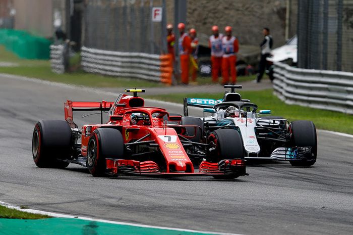 Sebelum menuju F1 Singapura, Lewis Hamilton telah menjalani duel ketat dengan Kimi Raikkonen di GP F1 Italia