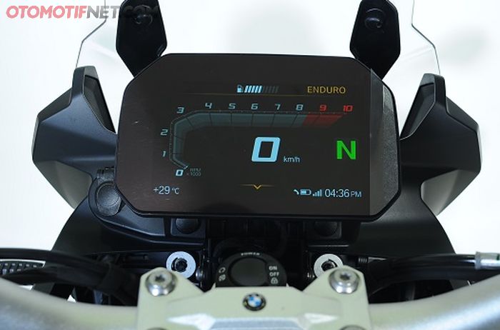 Ini tampilan utama spido, menampilkankecepatan, takometer, riding mode, suhu udara dan jam