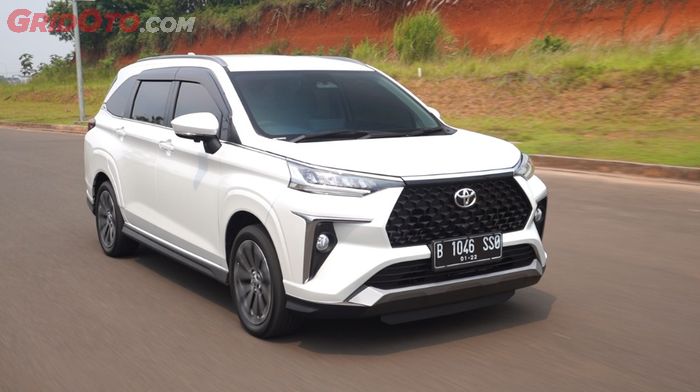 Toyota Veloz Q CVT TSS 