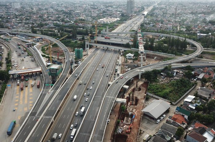 Penyempurnaan sambungan jembatan atau expansion joint di sejumlah titik jalan tol Jakarta-Cikampek II Elevated