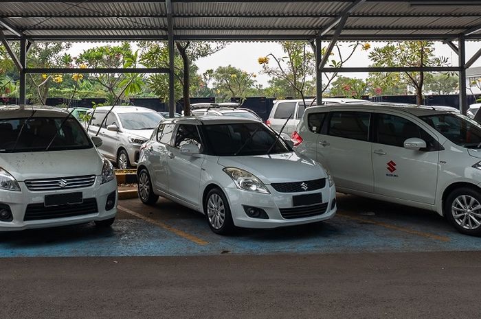 Ilustrasi. Deretan mobil bekas (mobkas) 