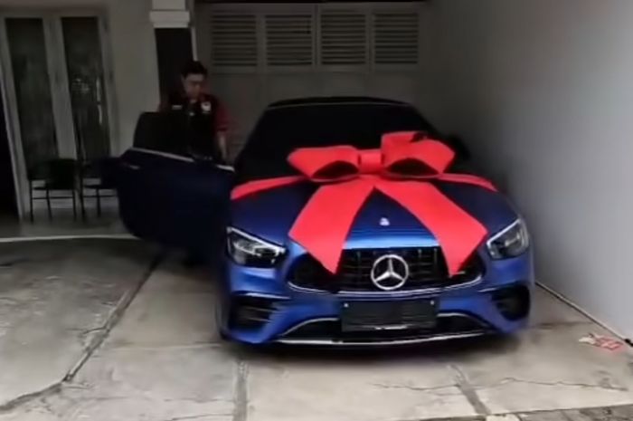 Mercedes Benz E 53 AMG kado dari Alvin Lim yang diberikan kepada sang Anak Kate Victoria Lim