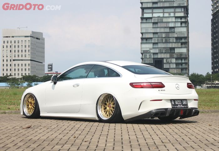 Modifikasi Mercedes E300 coupe AMG