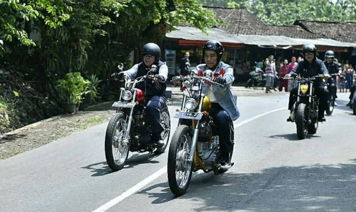 Presiden Jokowi menggunakan apparel riding buatan lokal