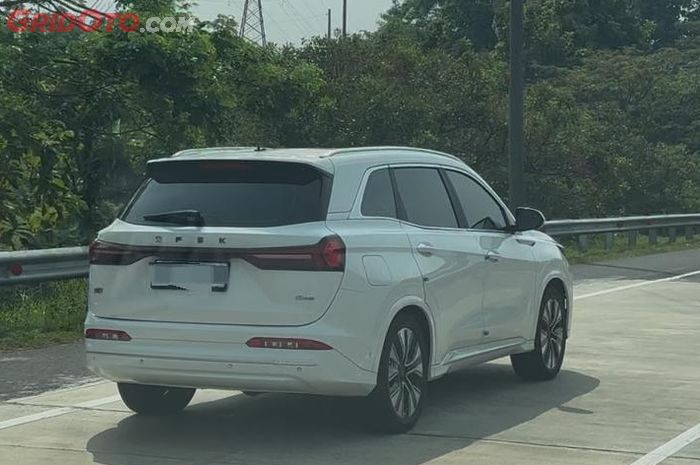 Diduga DFSK E5 Plus dengan teknologi PHEV sedang diuji di salah satu tol di Indonesia