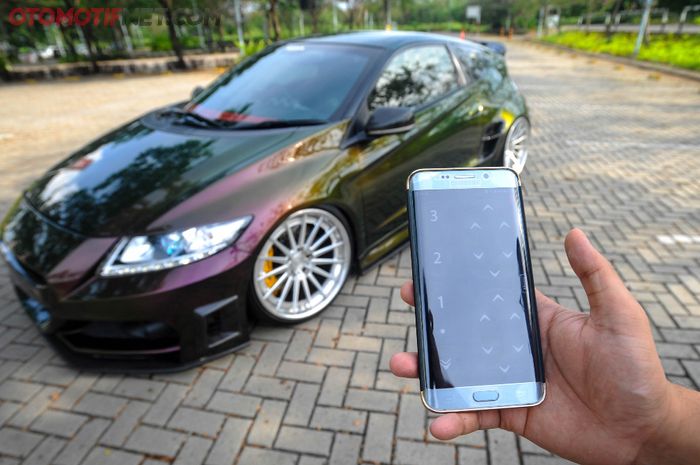 Pengaturan turun naik suspensi udara di Honda CR-Z bisa diatur hanya lewat handphone