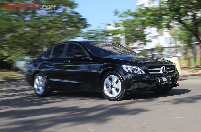 Ilustrasi: Mercedes-Benz C200 untuk tahun 2015 harganya di angka Rp 455-500 jutaan 