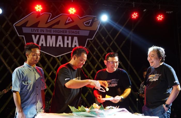 Potong tumpeng digelarnya Maxi Yamaha Day Banjaramasin 2019