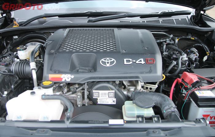 Mesin Toyota Hilux Revo jadi lebih enteng berkat front pipe custom dan filter udara K&amp;N 