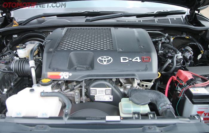 Mesin Toyota Hilux Revo jadi lebih enteng berkat front pipe custom dan filter udara K&amp;N 