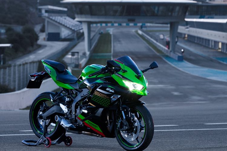 Kawasaki Ninja Zx 25r Diserbu Di Surabaya Inden Satu Hari Tembus 70 Unit Semua Halaman Gridoto 