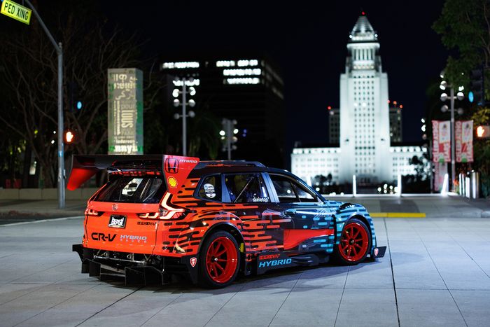 Honda CR-V Hybrid Racer.