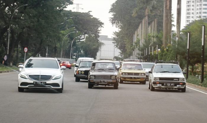 Ngabuburide Station Wagon juga disemarakkan komunitas station wagon lain seperti Wisanggeni Garage, Kedai Built Up, Wagoners Ina dan Station Wagon Enthusiast