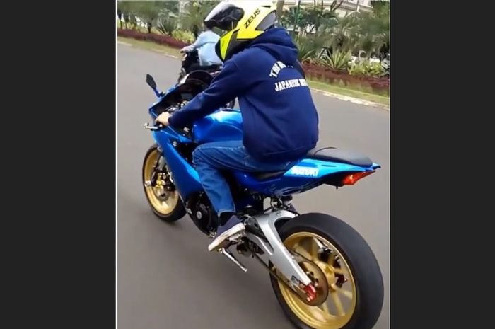 Suzuki GSX-R150 Modifikasi