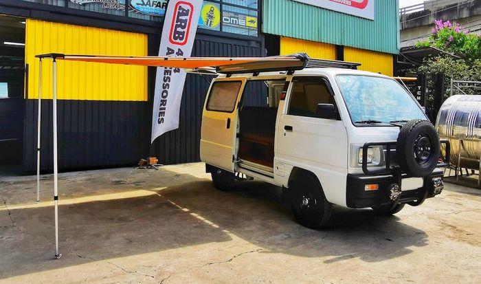 Tenda kanvas lansiran ARB Touring juga dipasangkan pada Suzuki Carry ini