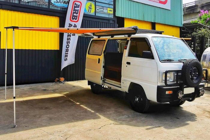 Tenda kanvas lansiran ARB Touring juga dipasangkan pada Suzuki Carry ini