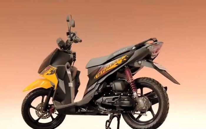 Tampilan Suzuki Skydrive Crossover terlihat lebih sporti dengan sokbreker berwarna merah