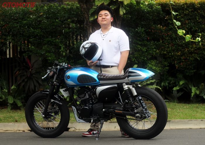 Abraham Shalom Prawiro dan W175 cafe racer miliknya