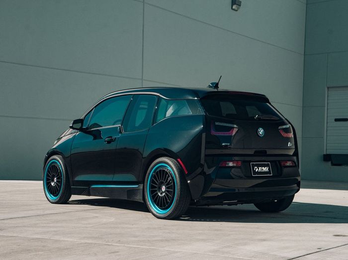 Modifikasi BMW i3 kreasi TAG Motorsport ini tampil berkelas dan sporty