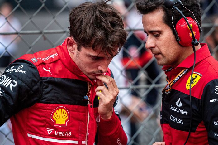 Charles Leclerc kesal dengan strategi yang diterapkan tim Ferrari sehingga dirinya gagal meraih kemenangan di F1 Monako 2022