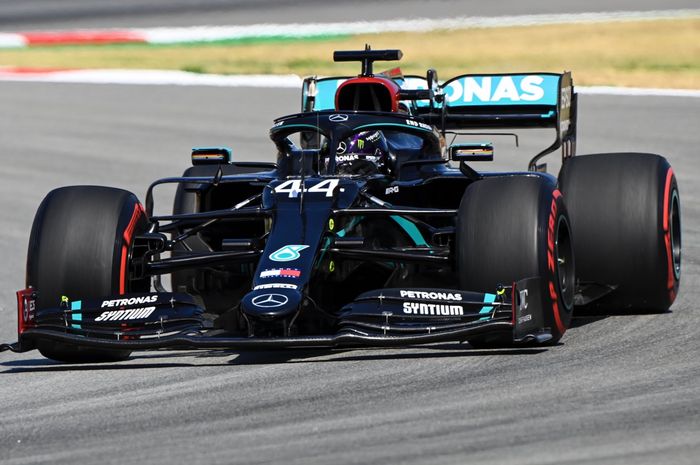 Lewis Hamilton berhasil meraih pole position, sementara Valtteri Bottas mengungguli Max Verstappen di kualifikasi F1 Spanyol 2020