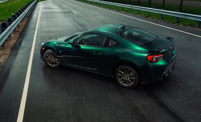 Tampilan belakang Toyota 86 Hakone Edition