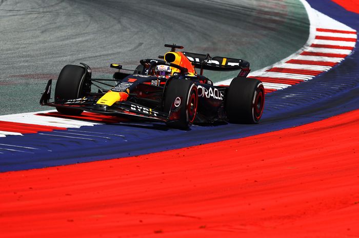 Max Verstappen menanggapi protes Lewis Hamilton soal dominasi Red Bull di F1 2023