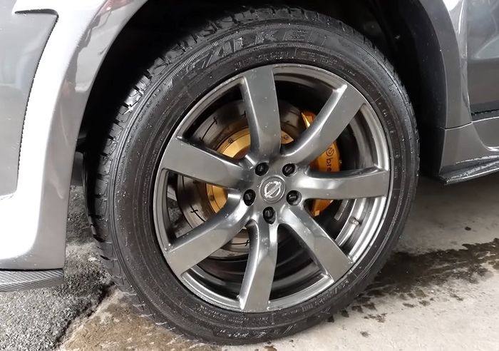 Modifikasi Toyota Fortuner lama ditopang pelek OEM Nissan GT-R ukuran 20 inci