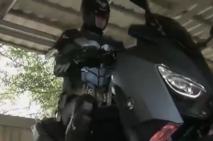 Yamaha XMAX250 Hitam