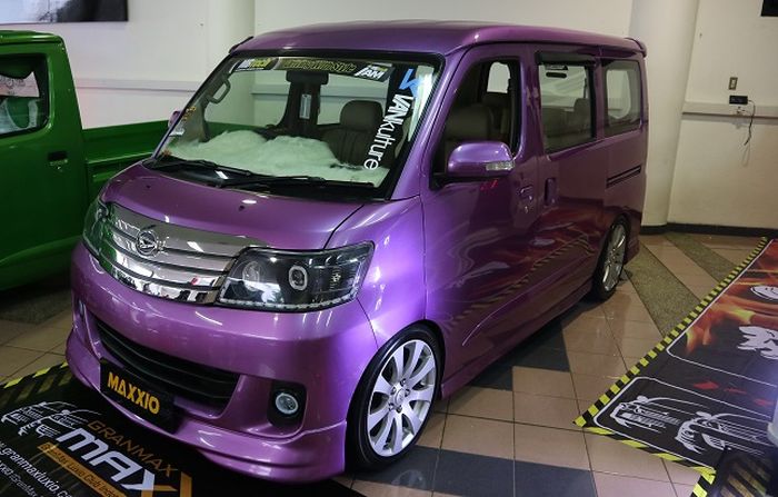 Daihatsu Luxio 2012 Roti Tawar Centil Anti Lebay