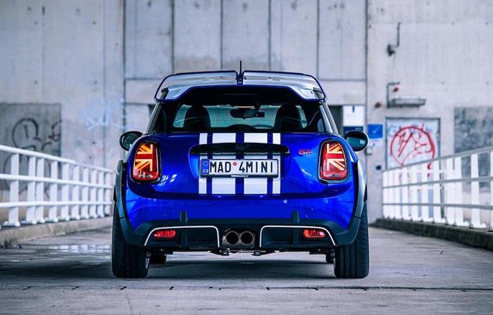 Tampilan belakang modifikasi MINI JCW GP sarat nuansa rally