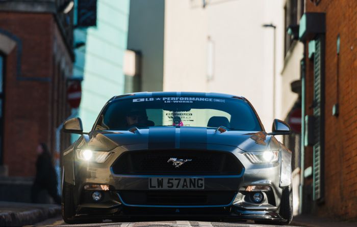 Tampilan depan Ford Mustang garapan Liberty Walk