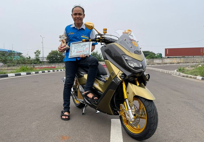Amad Khudori dengan Yamaha NMAX modifikasinya