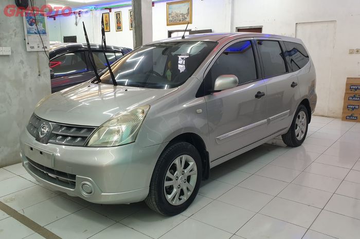 Mobil bekas Nissan Livina