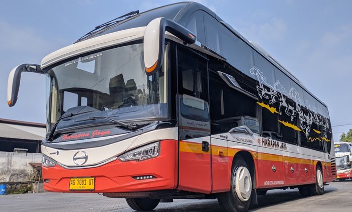 Kini banyak Perusahaan Otobus (PO) yang meluncurkan armada terbaru menggunakan sasis bus Hino