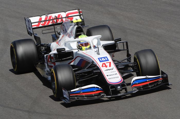 Pembalap tim Haas, Mick Schumacher mendapat banyak pujian setelah menyelesaikan balapan seri ketiga di F1 Portugal 2021
