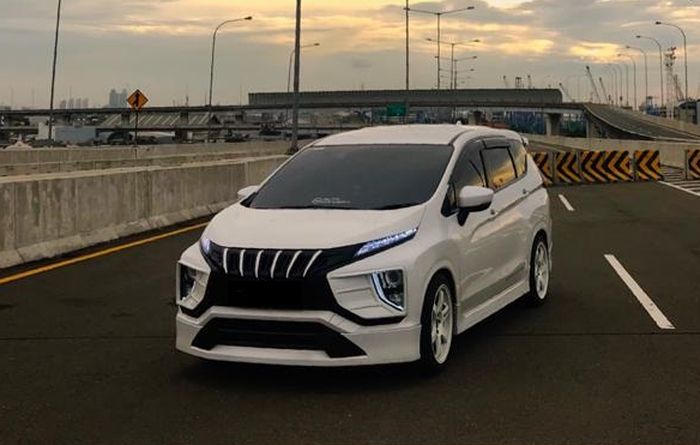 Mitsubishi Xpander dengan grill Toyota Prado