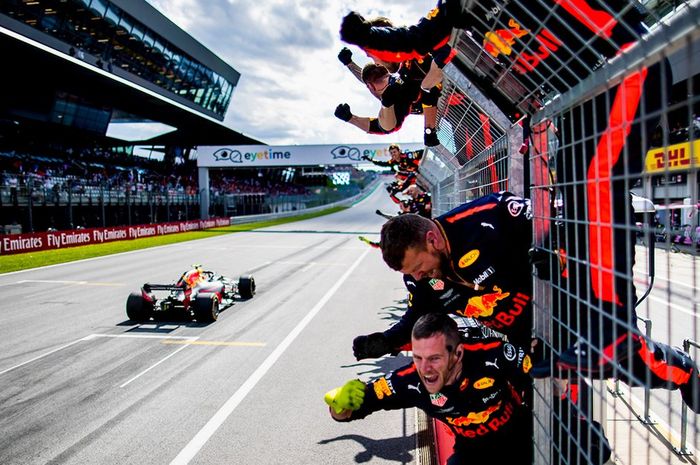 Max Verstappen menjawab kritikan atas sepak terjangnya yang sering berbuat kesalahan, dengan kemenangan di GP F1 Austria