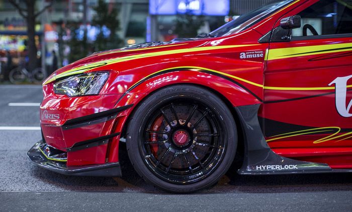 Modifikasi Mitsubishi Lancer Evo X pakai pelek lansiran Hyperlock