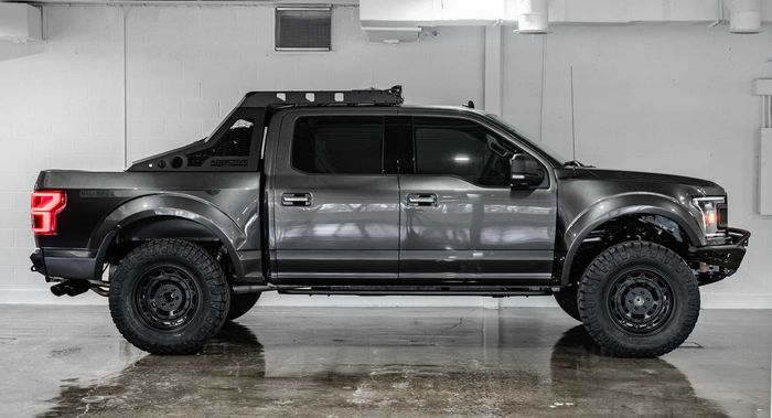 Modifikasi Ford F-150 hasil Mil-Spec Automotive