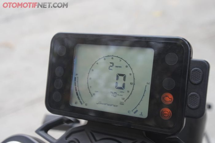 Spidometer Benelli Leoncino 250 sudah full digital